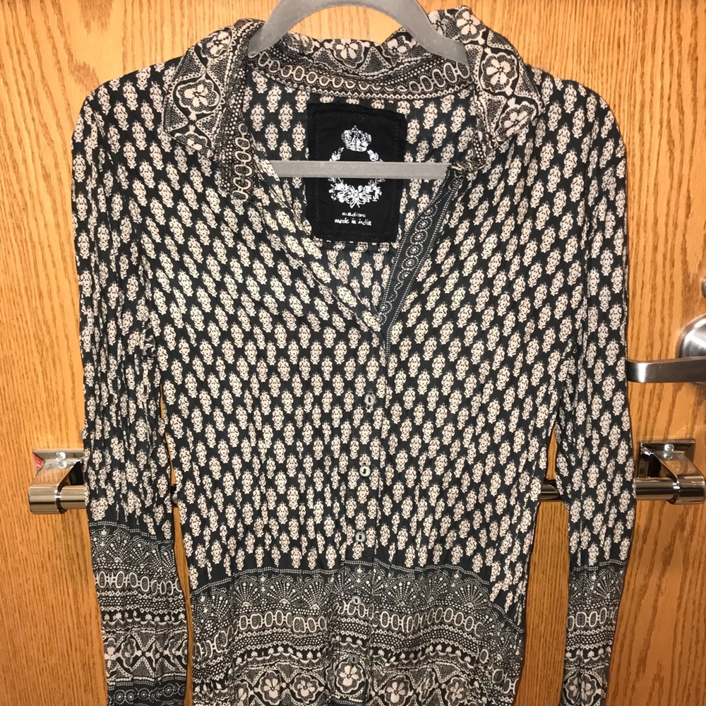 Detailed and delicate long sleeve